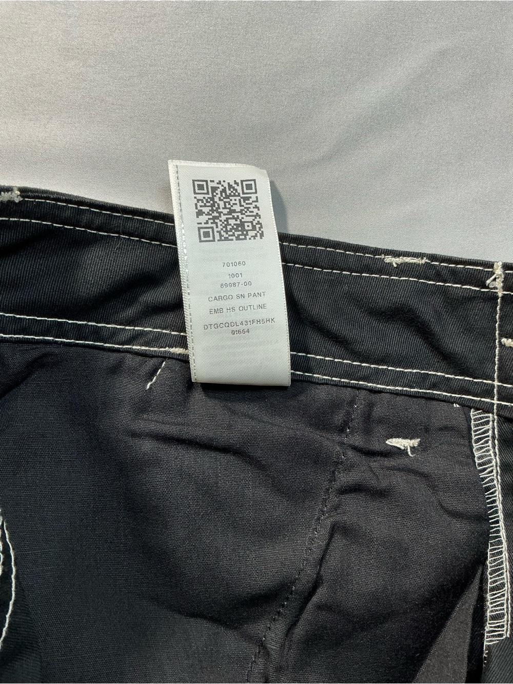 True Religion Men’s Black Slim Straight Jeans with White Contrast Stitching - Picture 13 of 15